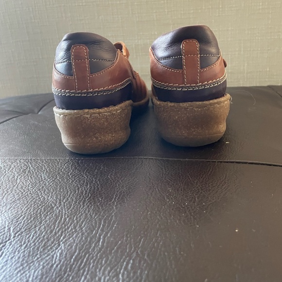 Josef Seibel Brown Leather T-Strap Flats - Picture 4 of 6
